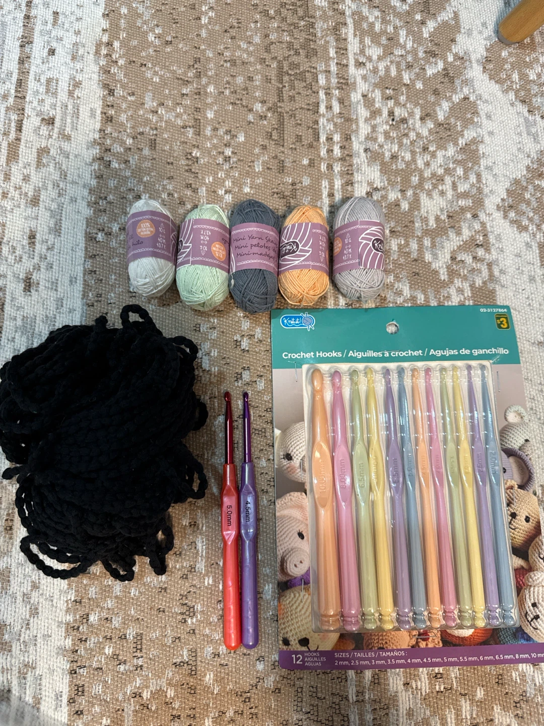 Knit It! Crochet Hook Set & Mini Yarn Skeins