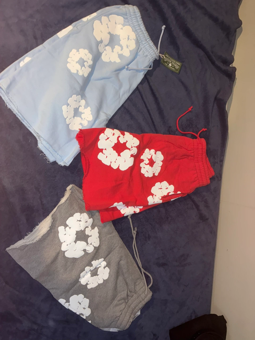 Essential sweatshirt and short denim tears