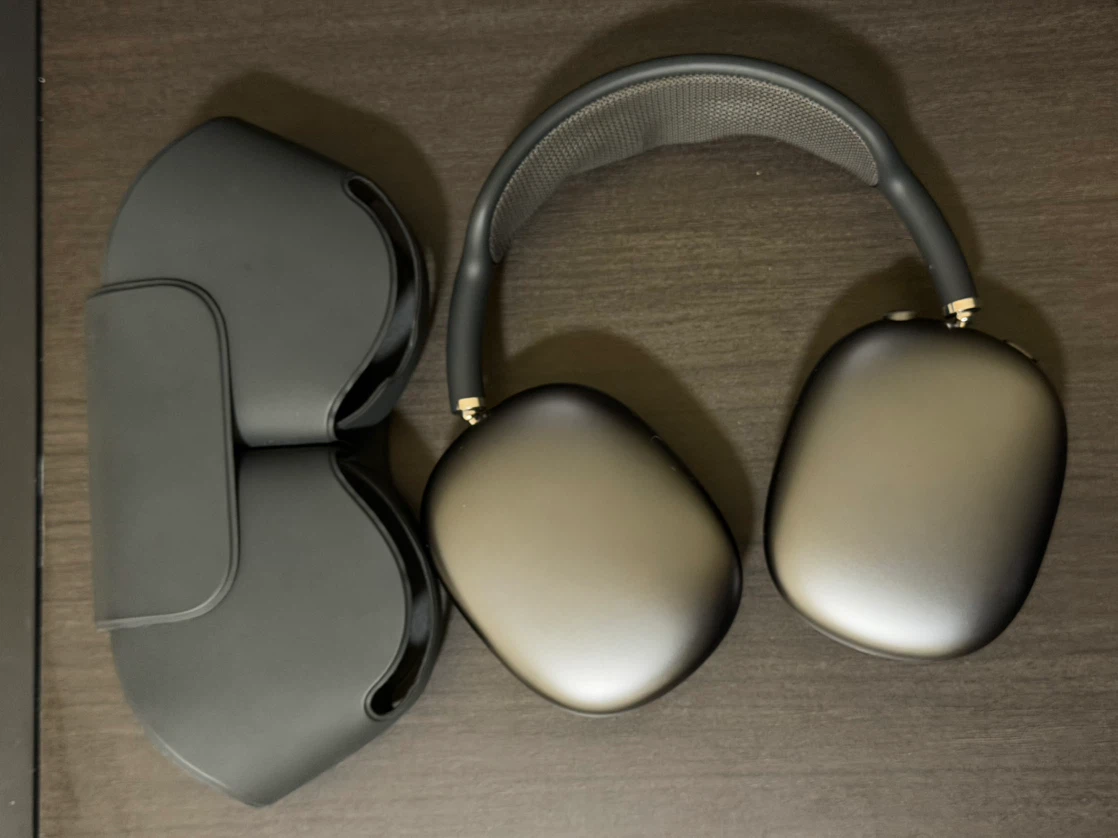 Apple AirPods Max - LIKE NEW