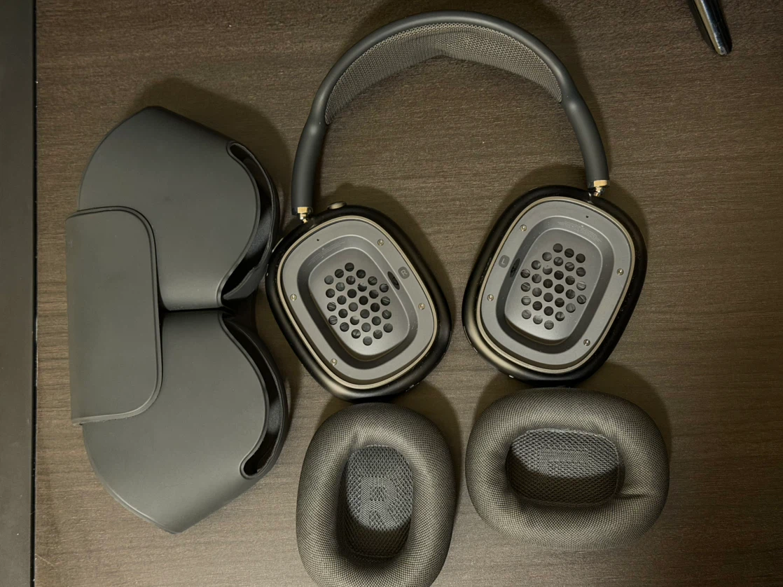 Apple AirPods Max - LIKE NEW - photo 2