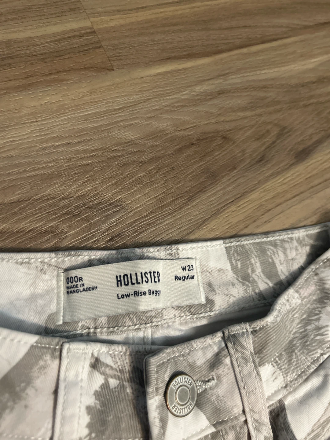 Hollister Low-Rise Baggy Jeans - Camo Print - Size W23 - photo 4