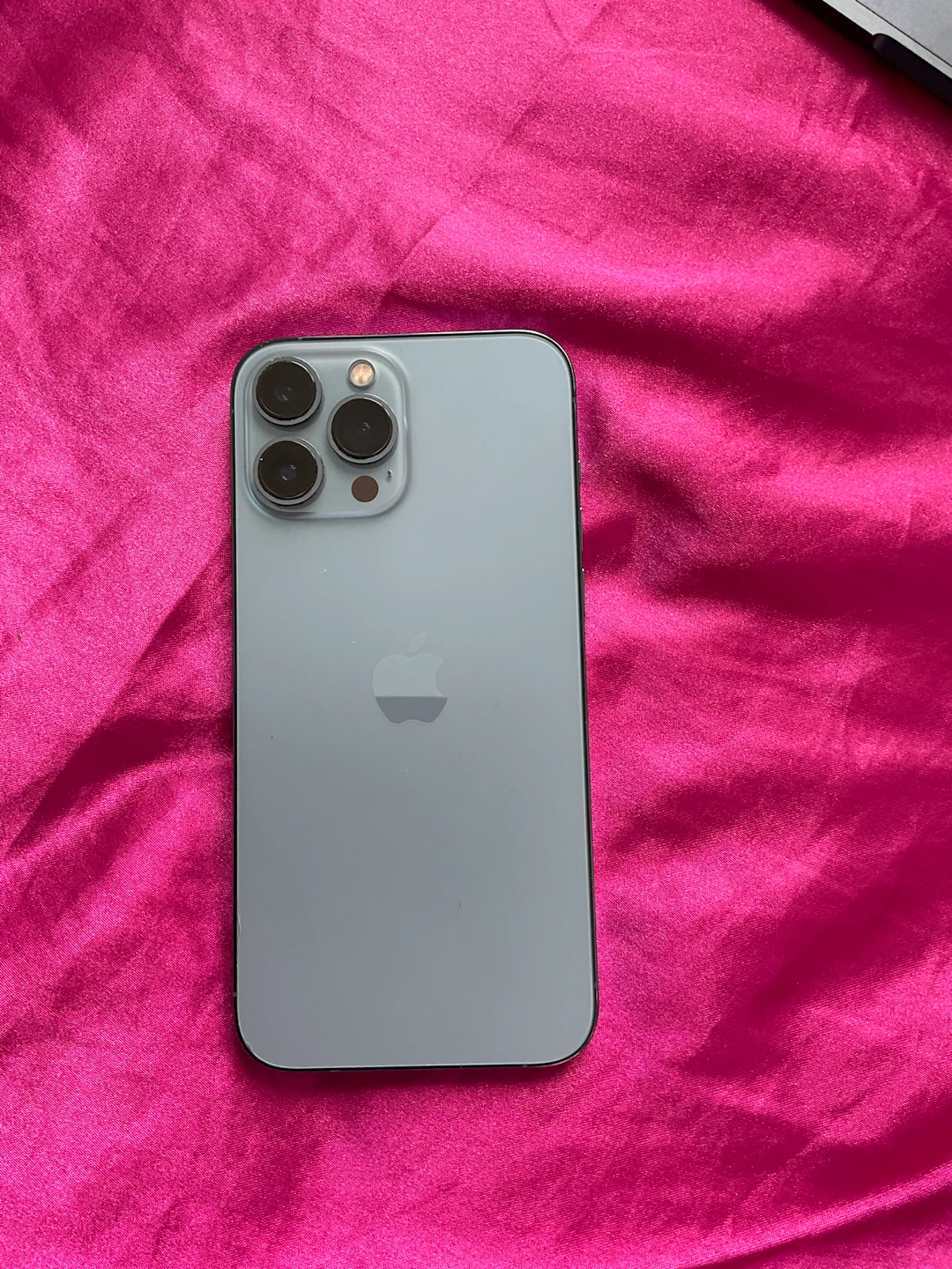 Apple iPhone 13 Pro Sierra Blue