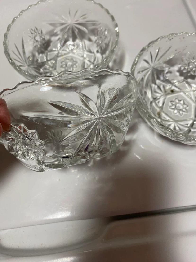 Set of 3 Clear Glass Starburst Bowls - photo 3