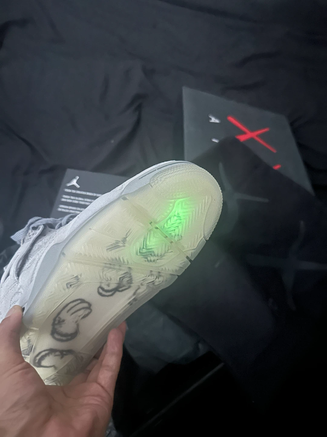 Air Jordan 4 KAWS x Jordan4 - photo 2