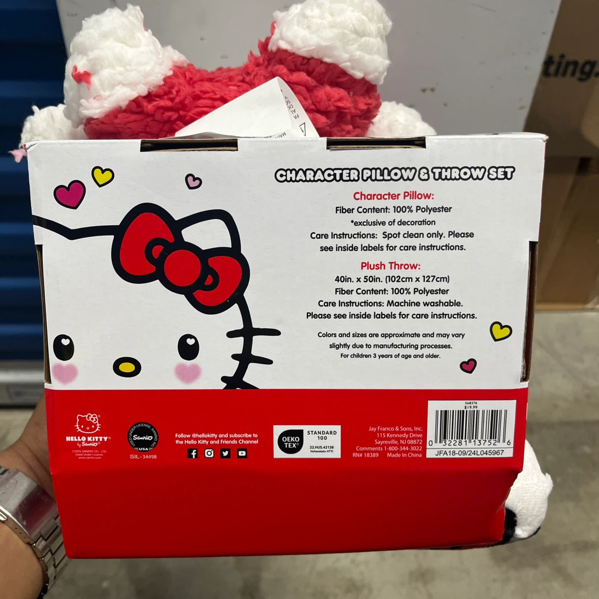 Hello Kitty Character Pillow & Throw Set - photo 3