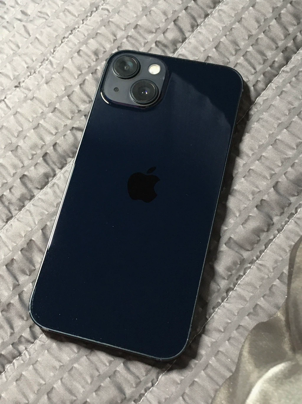 iPhone 13 - photo 2