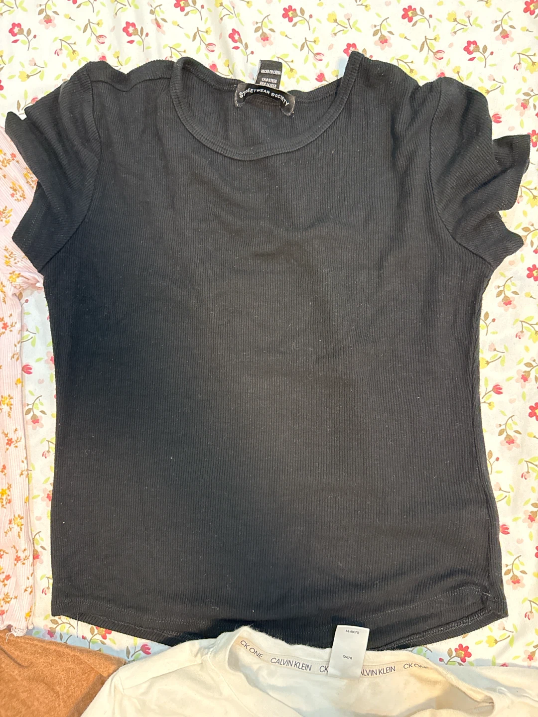 Four Women's Tees bundle - photo 4
