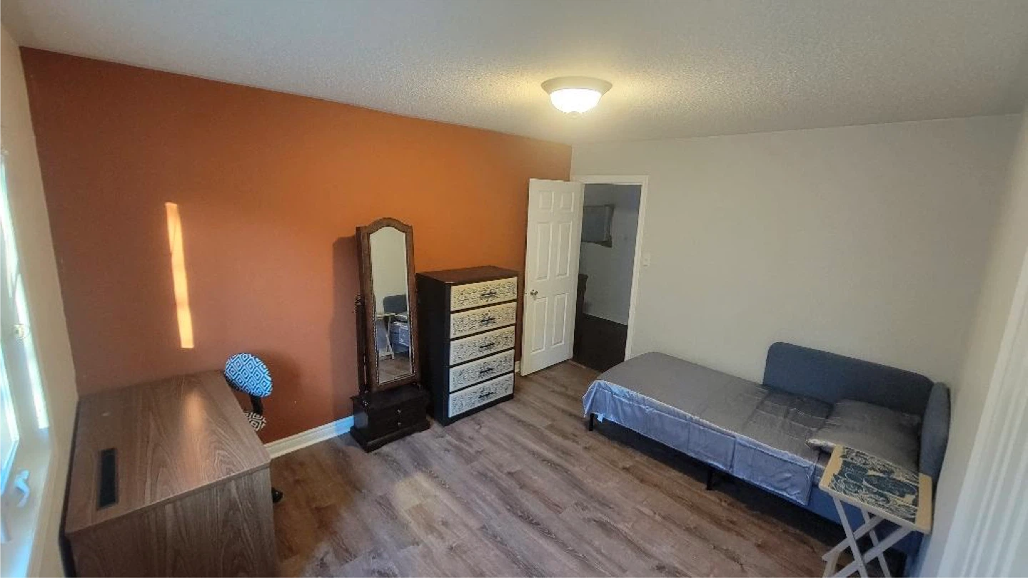 Private bedroom (ideal for female) for rent