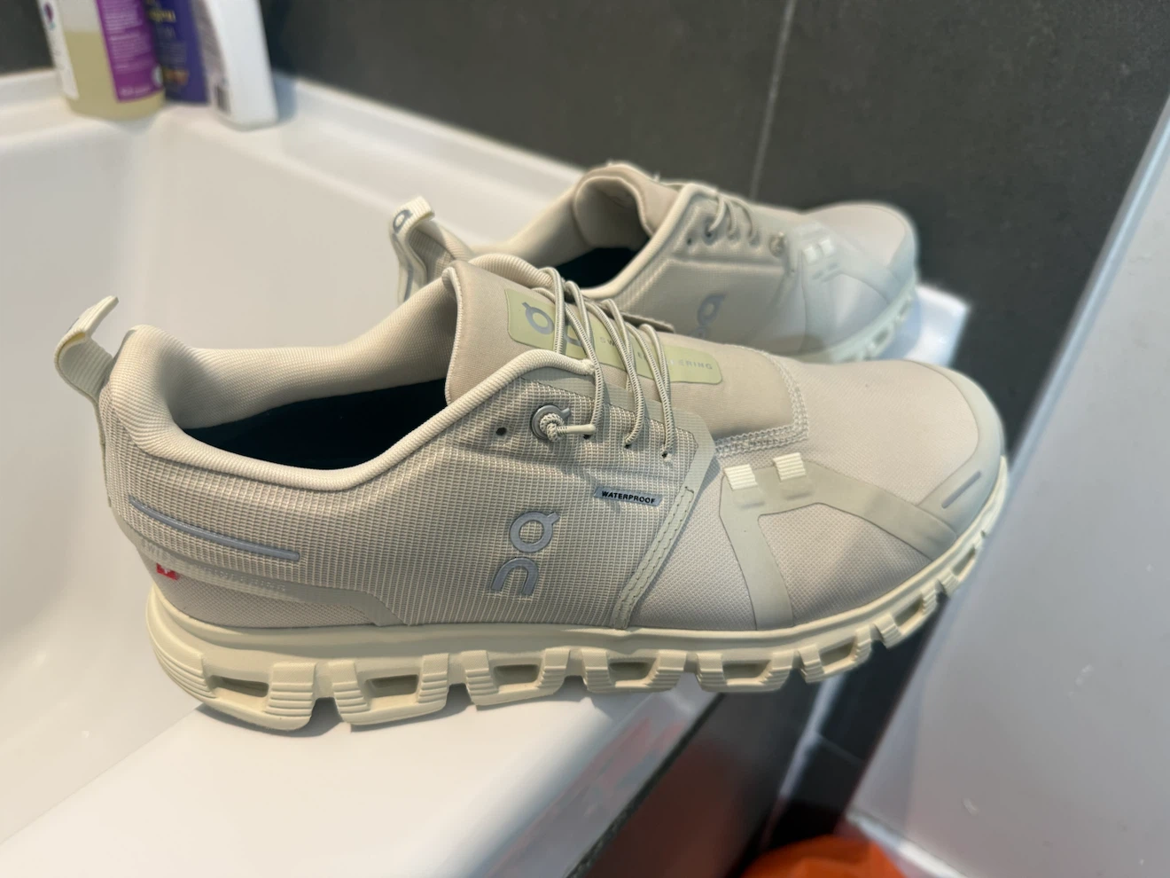 On Cloud 6 Waterproof Sneakers men’s size 9 - photo 4