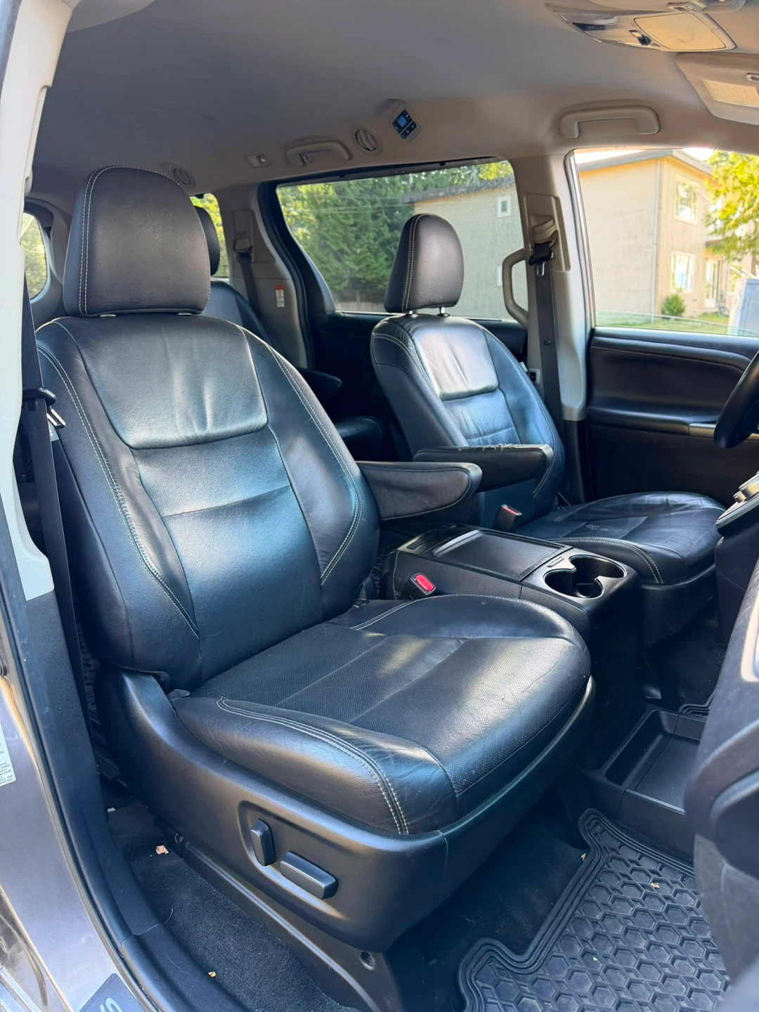2016 Toyota Sienna SE - photo 5