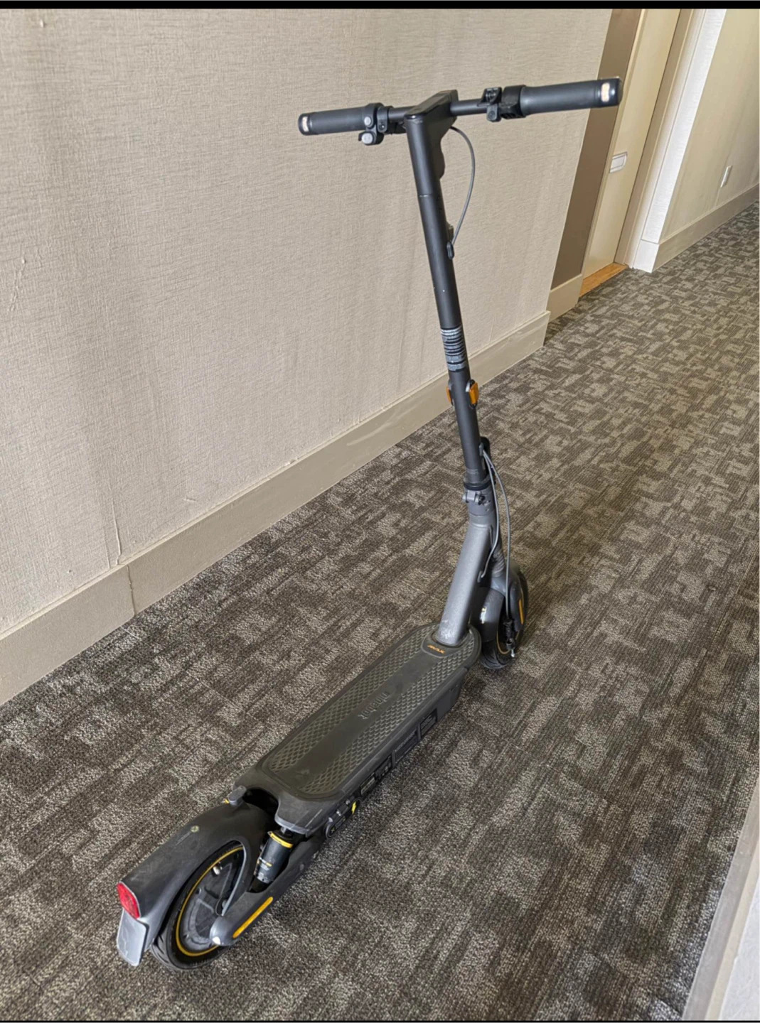 Segway Ninebot KickScooter Max G2 – Like New Condition - photo 2