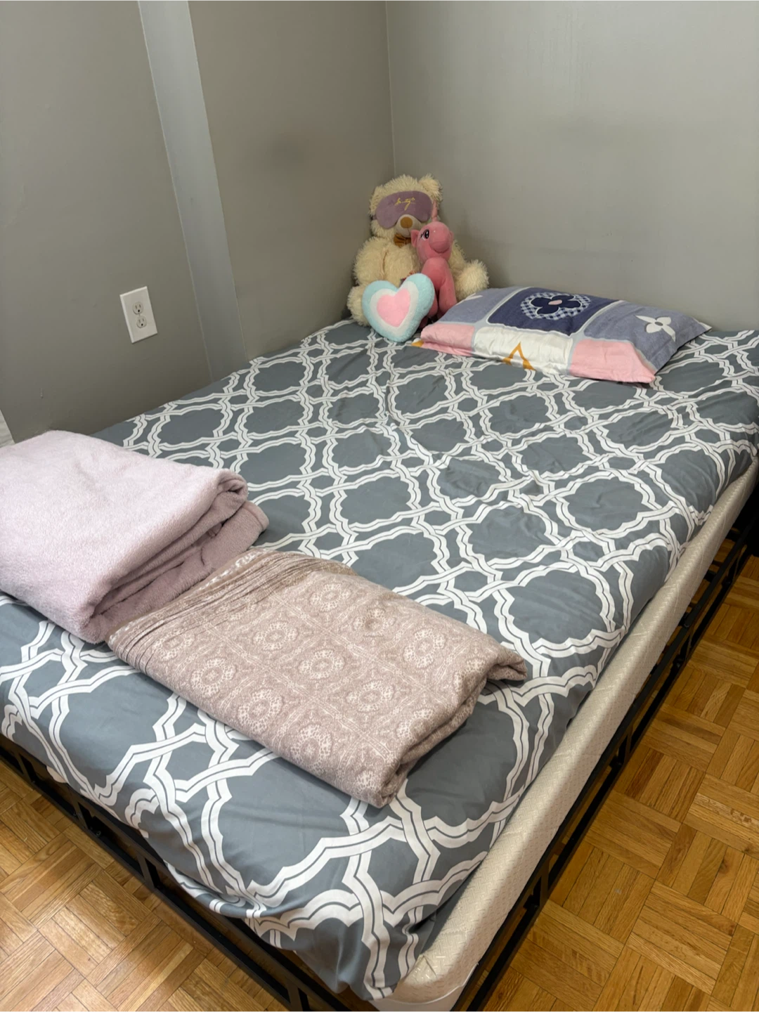 Metal Bed Frame with Mattress