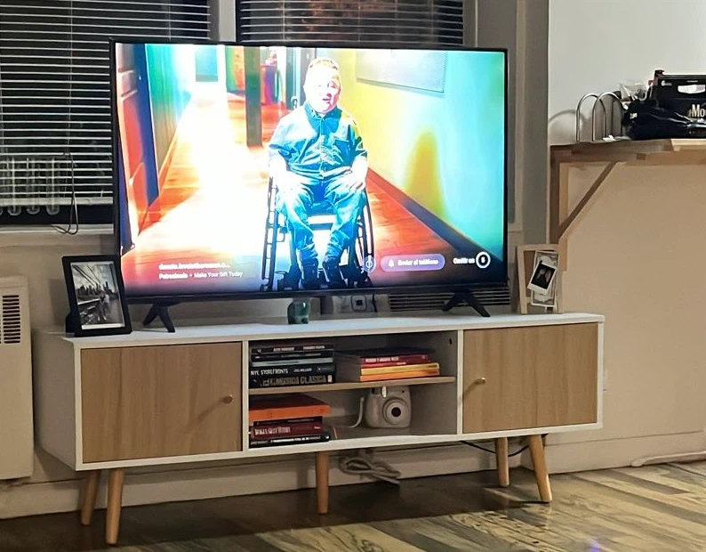 MODERN TV STAND / MEDIA CONSOLE — LIKE NEW