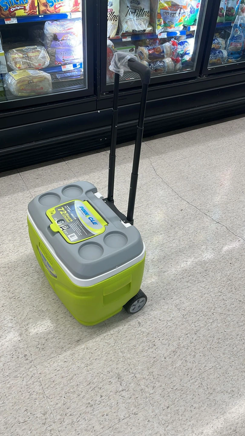 PINNACLE ROLLING COOLER — 36 QT / 34.5 L