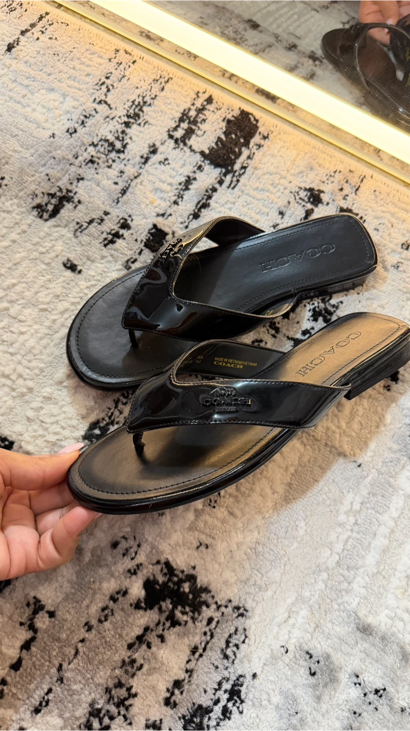 Coach Black Patent Leather Flip Flop Sandals - photo 2