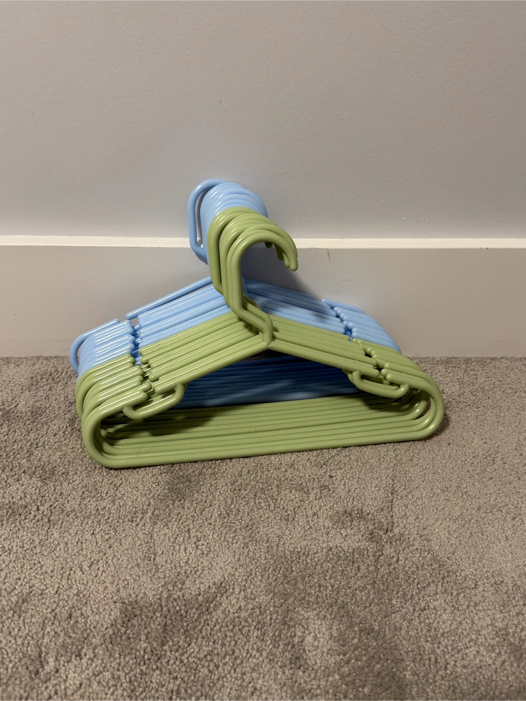 Lot of 20 Plastic Hangers - Blue & Green infant/kids - photo 2