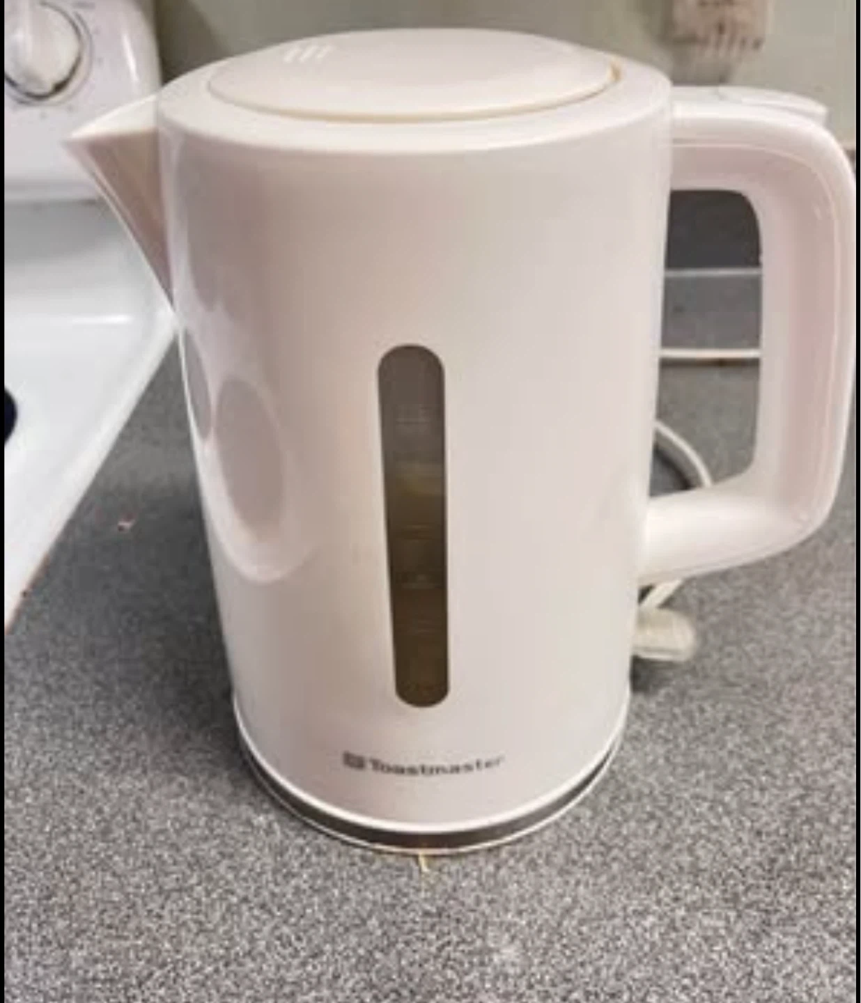 MOVING OUT SALE- Toastmaster 1.7L Electric Kettle