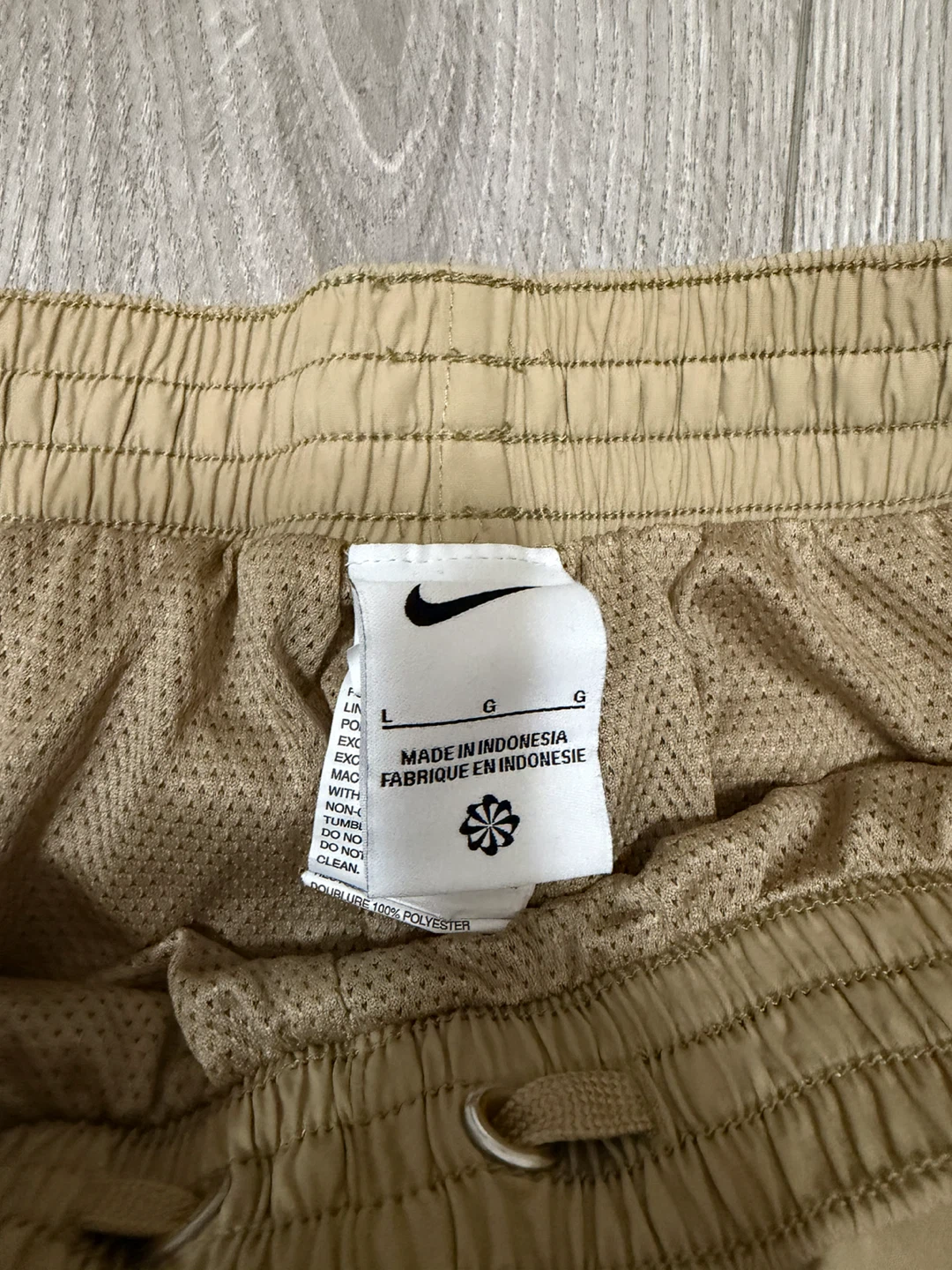 Nike Cargo Shorts - Tan - Size L - photo 2