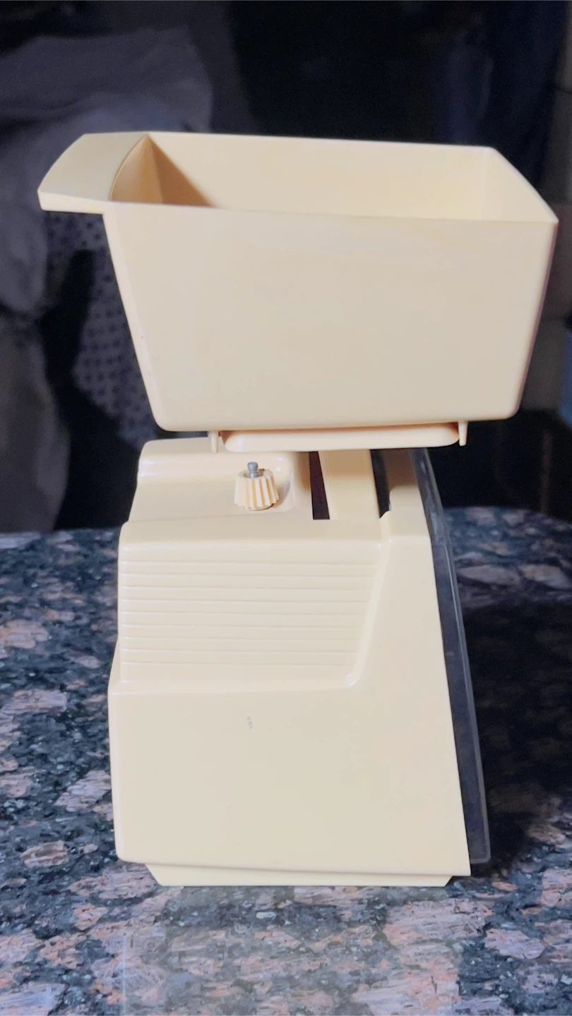 Vintage Hallmark Kitchen Scale - photo 3