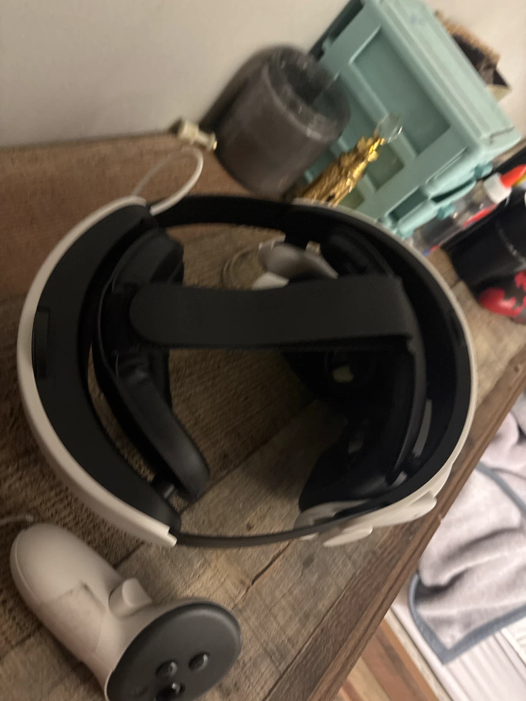 Meta Quest 3 VR Headset with Controllers and battery pack w case - photo 2