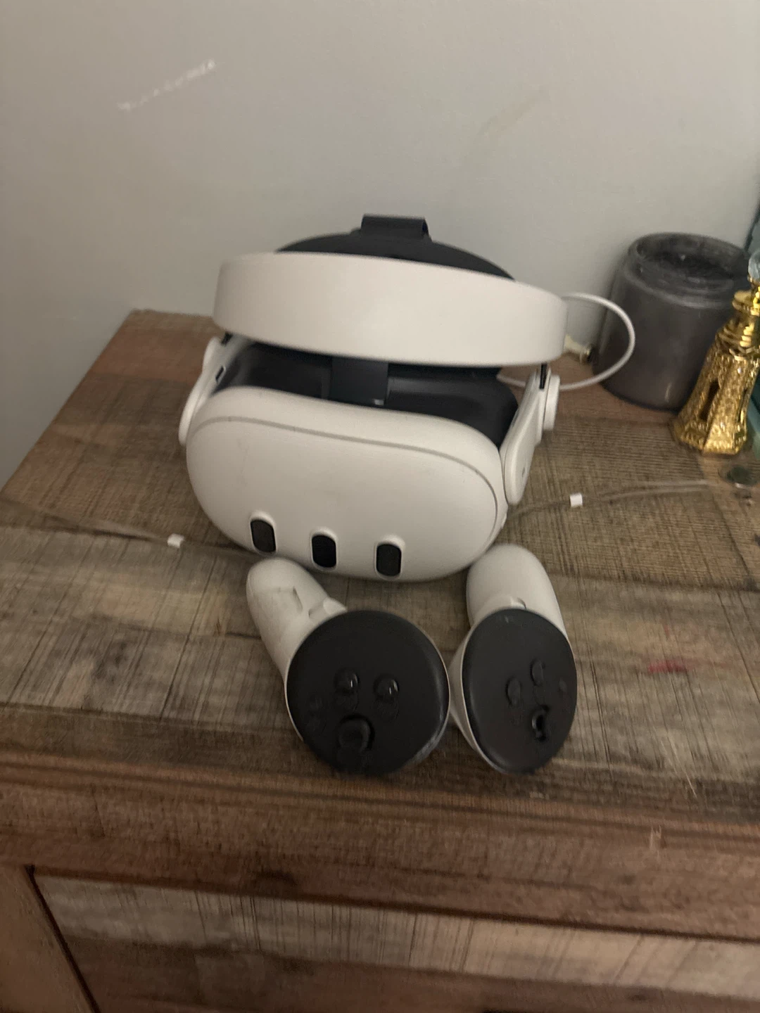 Meta Quest 3 VR Headset with Controllers and battery pack w case - photo 4