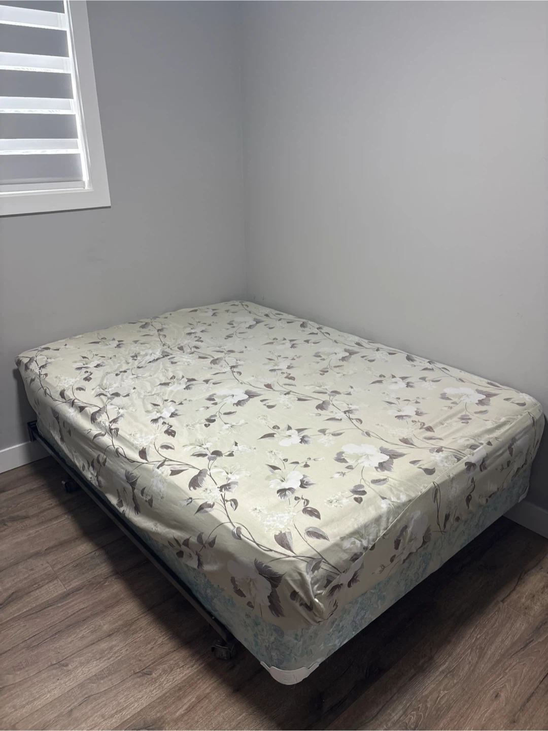 Sealy Posturepedic Double mattress, Bed box with Frame - photo 2