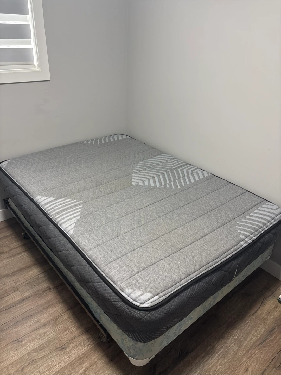 Sealy Posturepedic Double mattress, Bed box with Frame - photo 3
