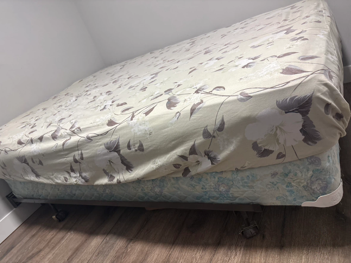 Sealy Posturepedic Double mattress, Bed box with Frame - photo 5