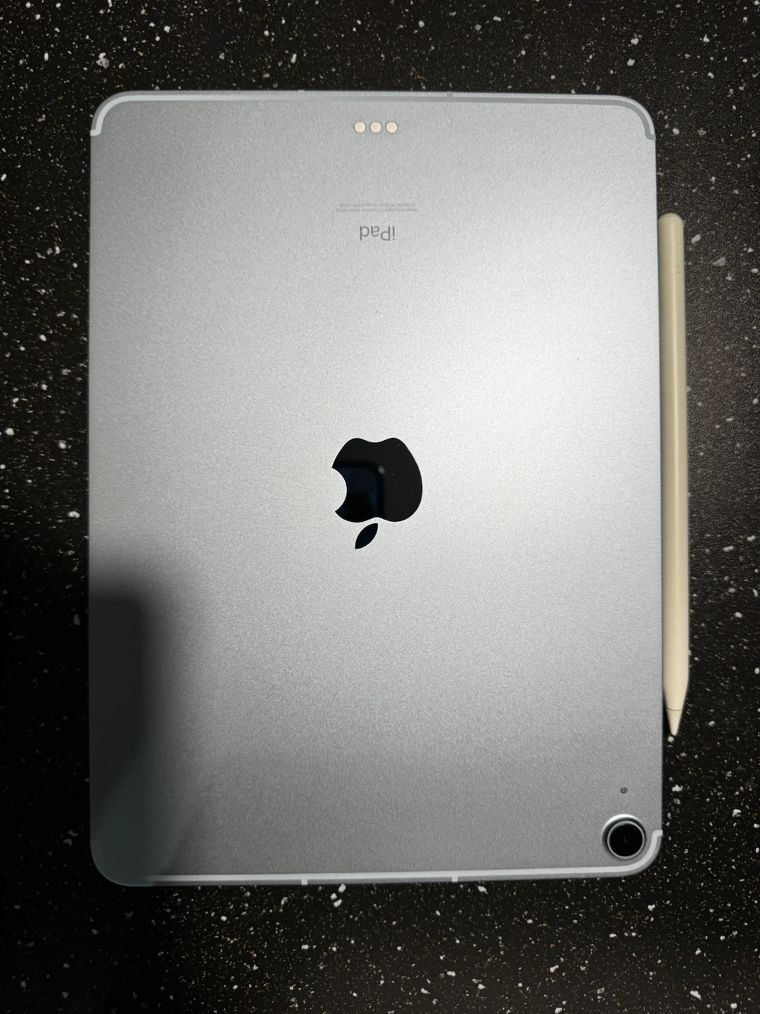 iPad Air 4th Gen + Apple Pencil 2nd Gen – Excellent Condition - photo 3