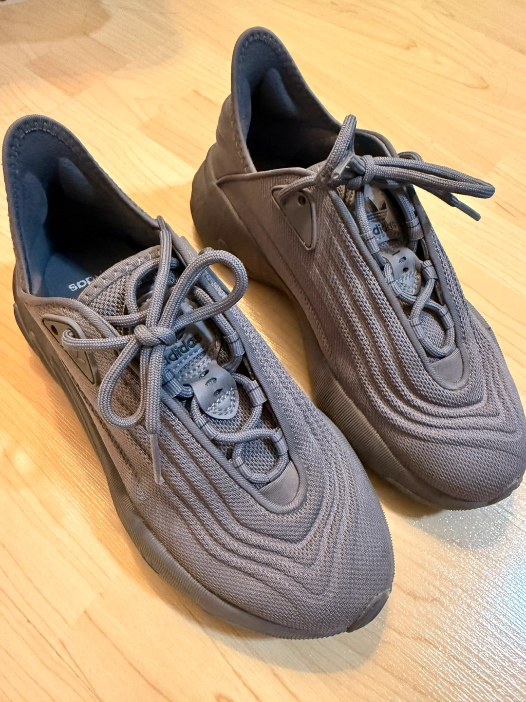 Adidas women size 6 - photo 2