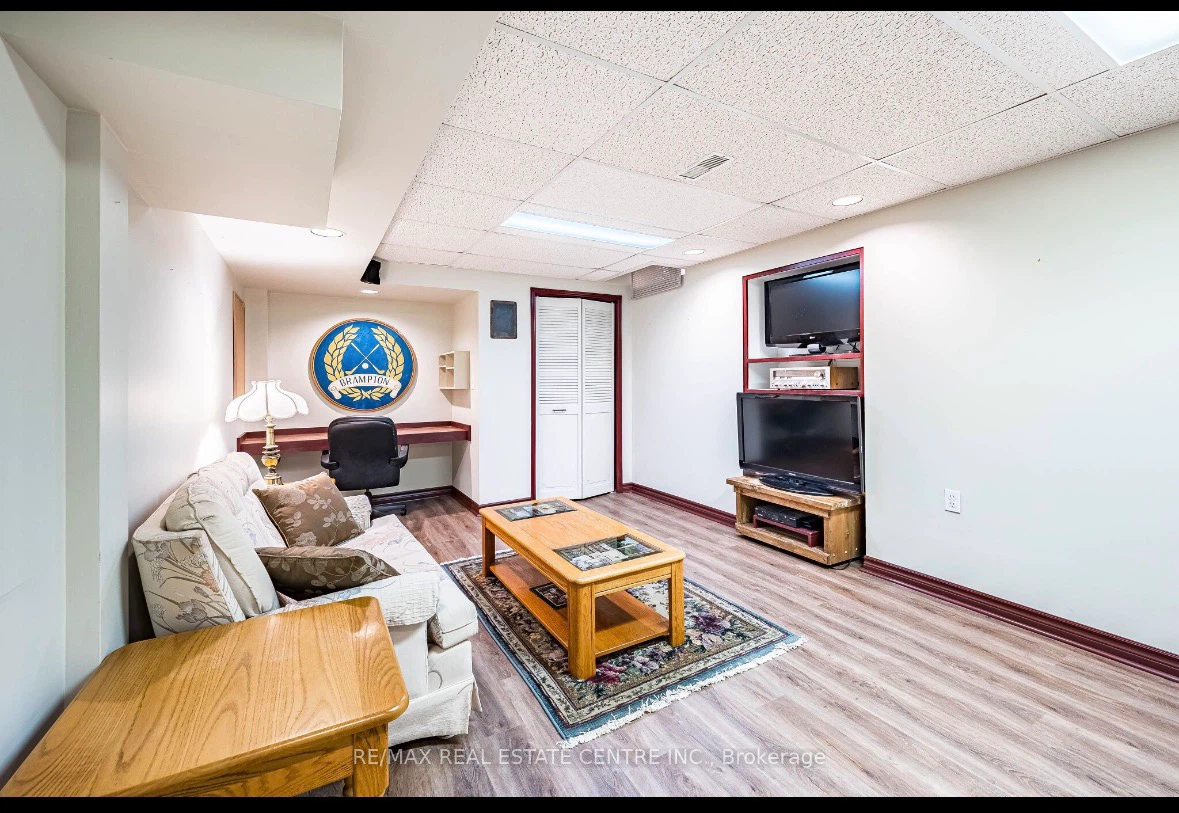 2-bedroom basement - photo 4