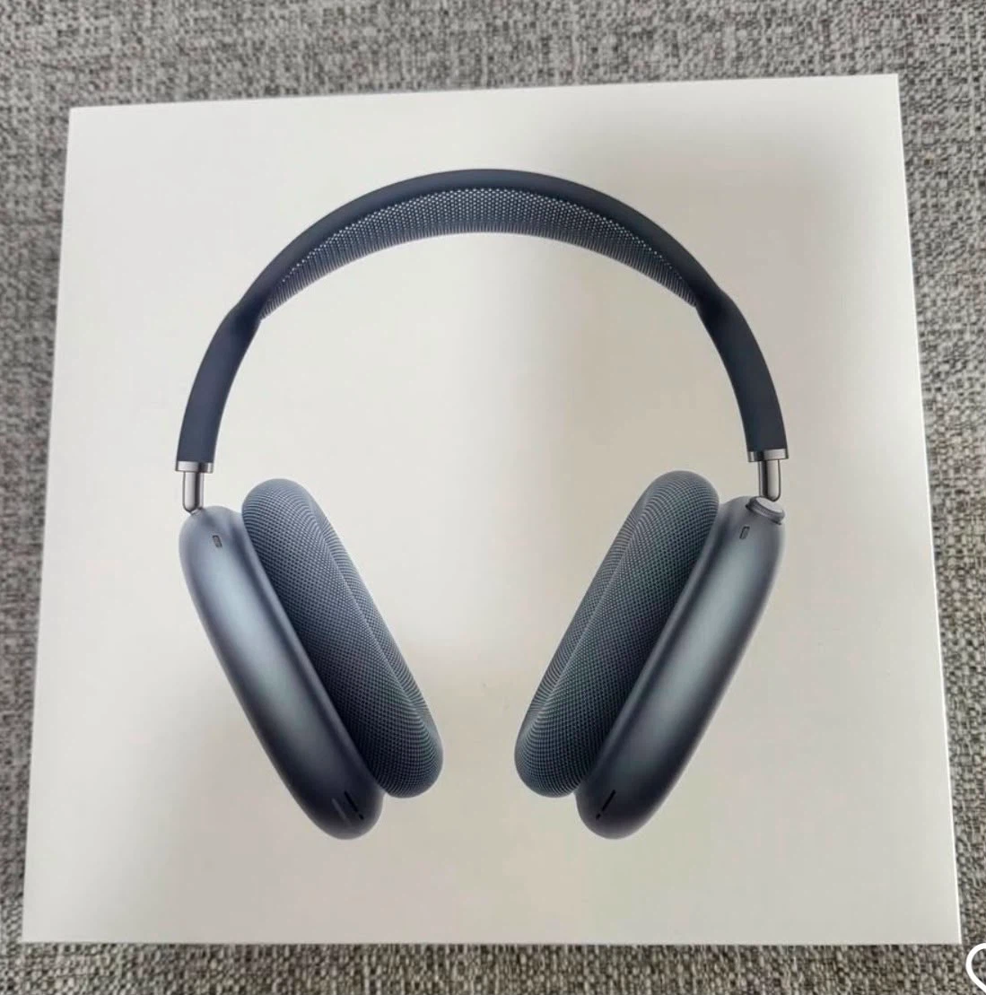 NEW airpods maxes