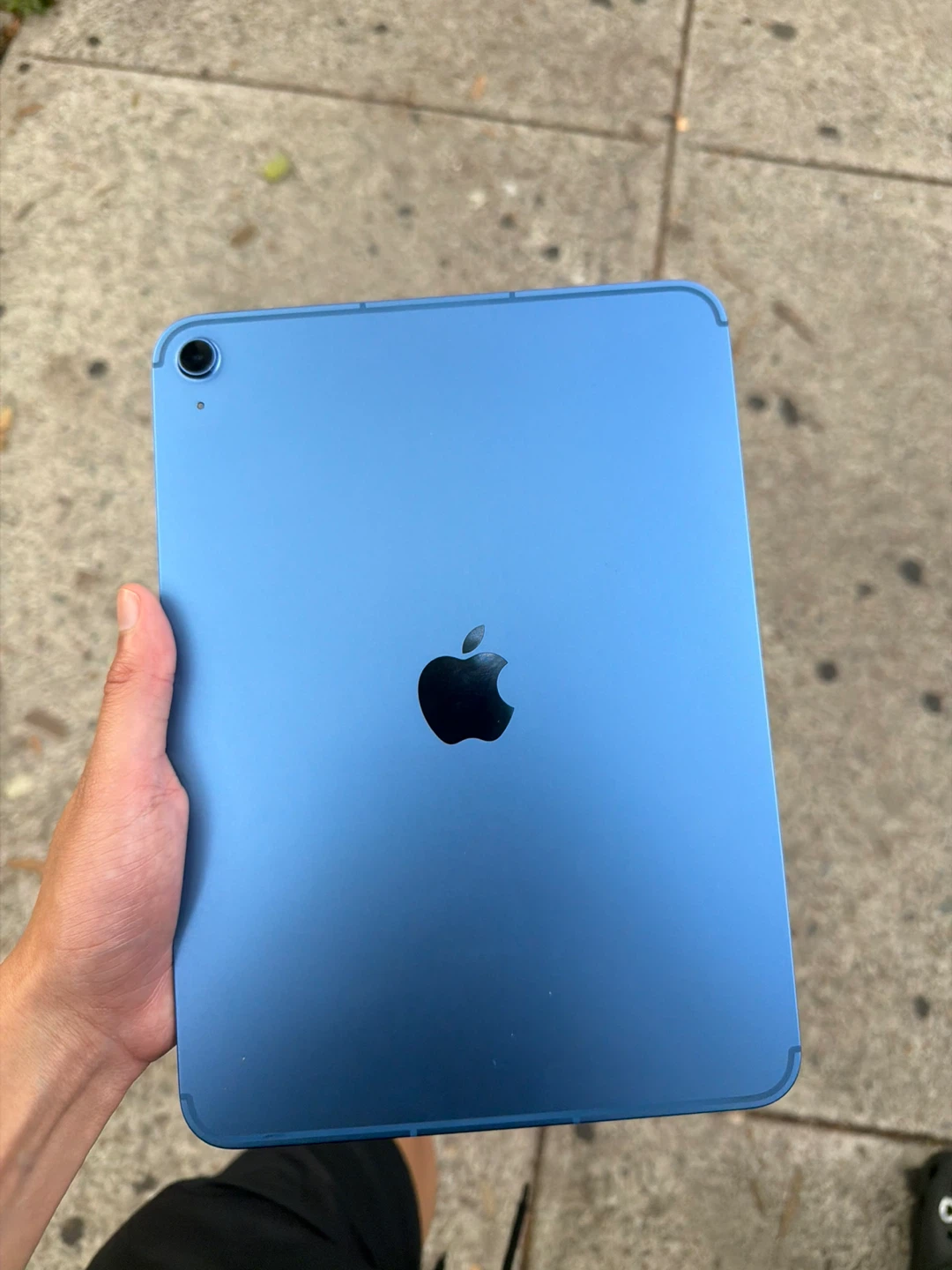Apple iPad Air (5th Gen) - Blue - photo 2