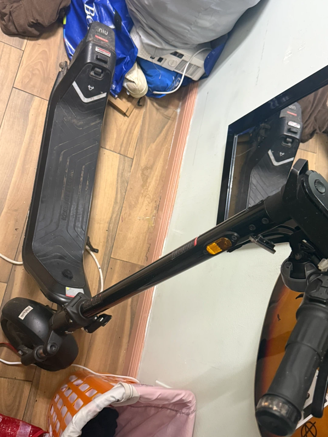NIU - KQi 300P Foldable Electric Kick Scooter - Black - photo 2