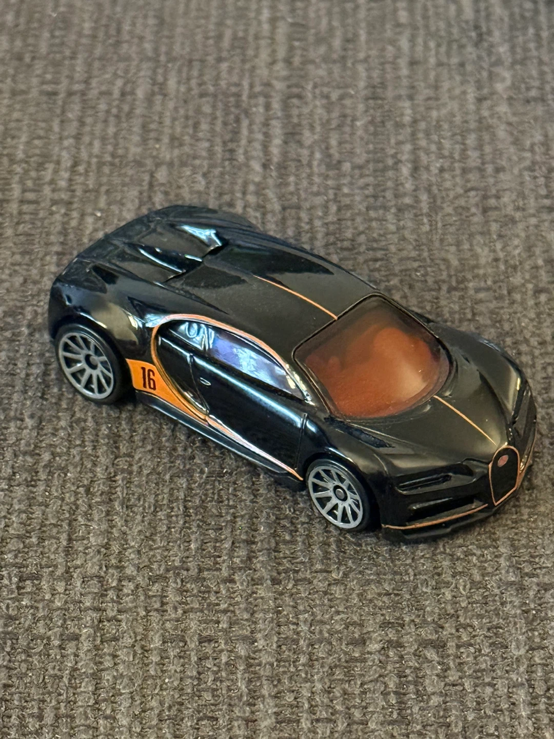Hot Wheels 16 Bugatti Chiron mystery model - photo 3