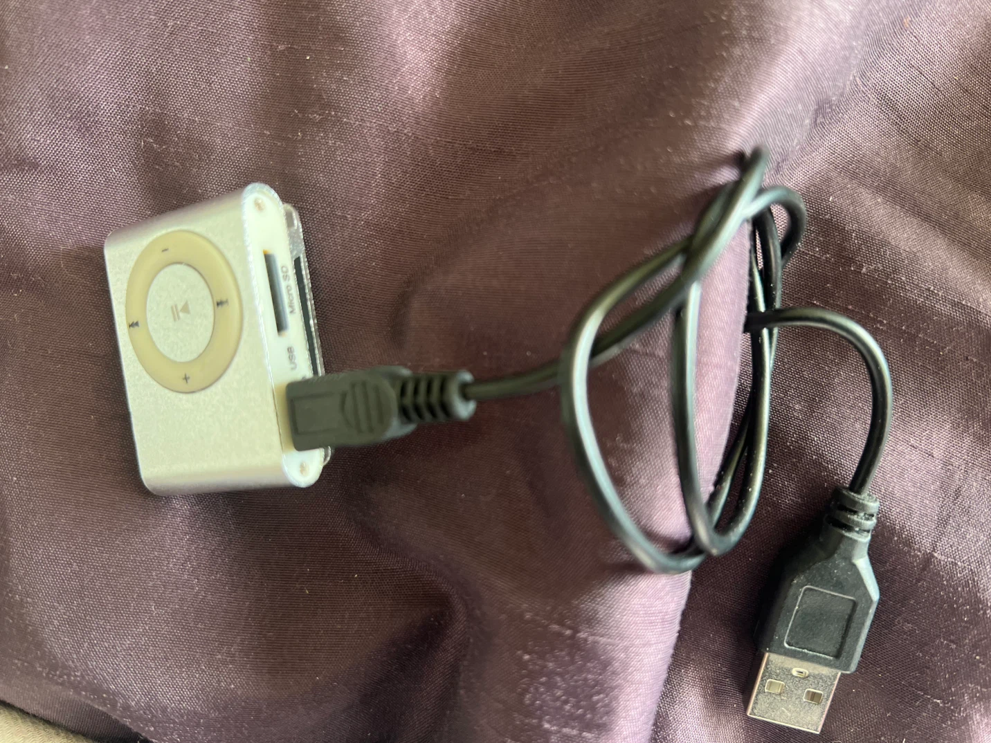 Silver MP3 Player with Micro SD slot and USB cable