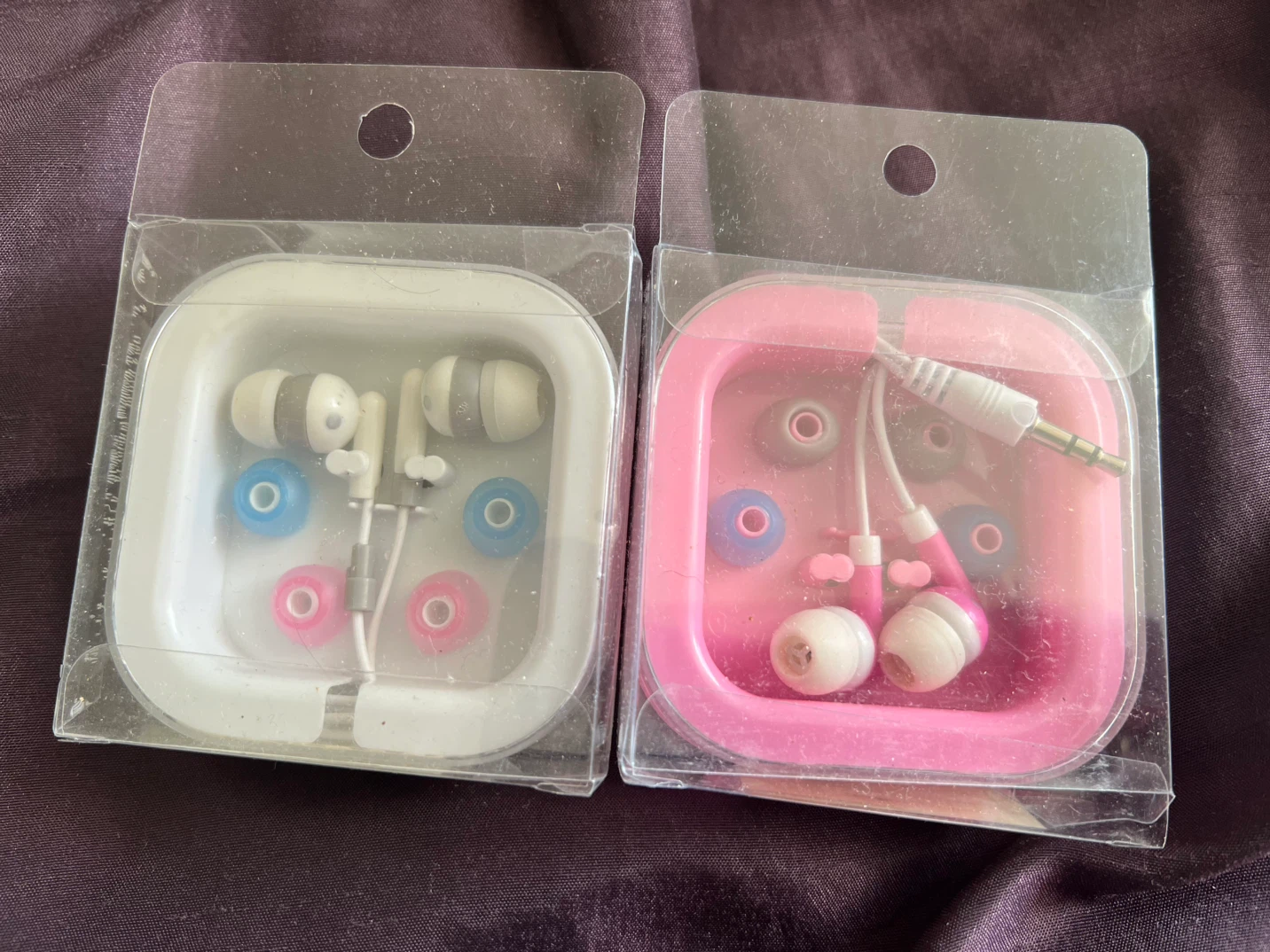 Assorted Earbuds and Charging Cables-price of Each - photo 2