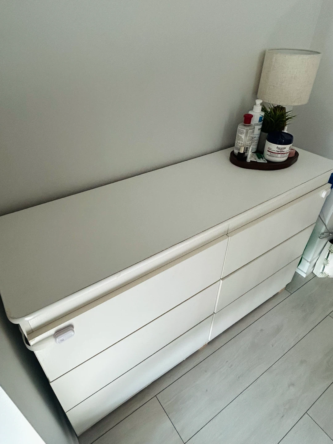 White 6-Drawer Dresser/Chest of Drawers