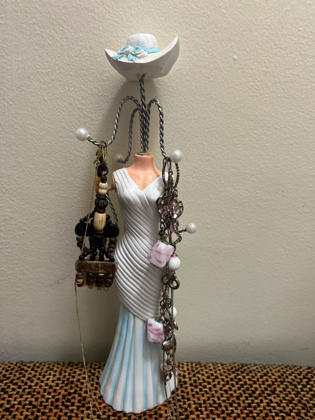 Decorative Dress Form Jewelry Holder - photo 2