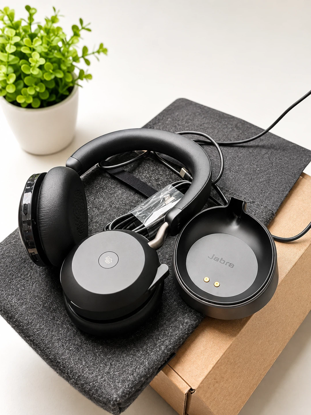 Jabra Evolve2 75 + Charging Base Headphone - photo 4
