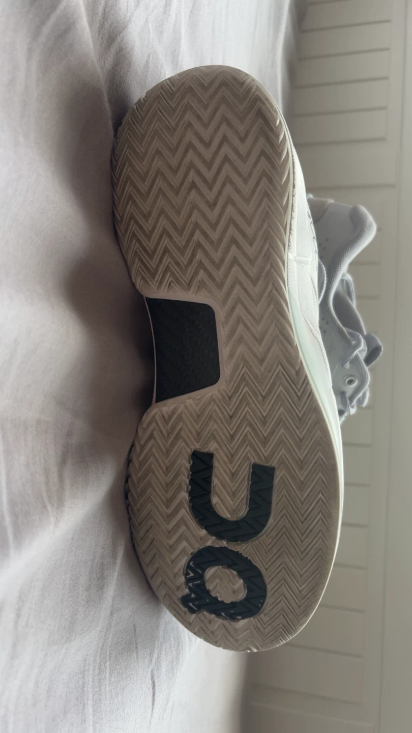 Signed Iga Swiatek match worn shoes at Nbo tournament - photo 3