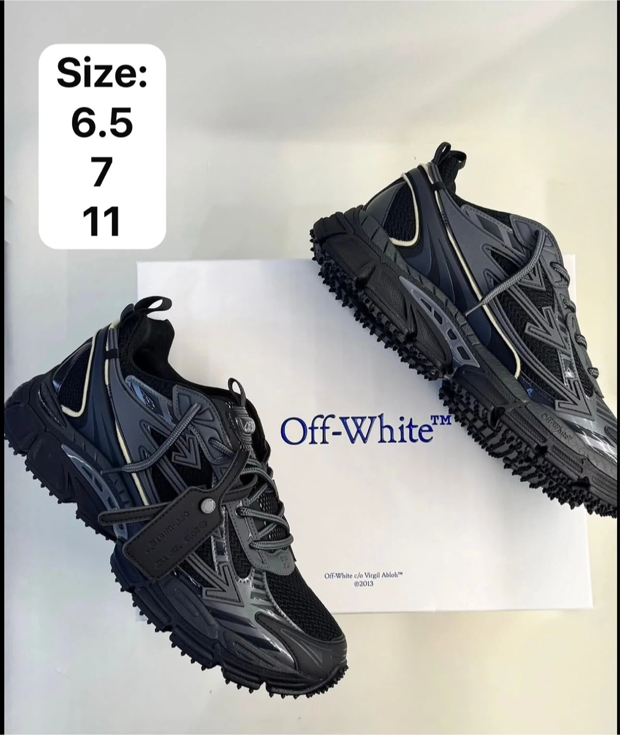 Off-White Men's Black Sneakers