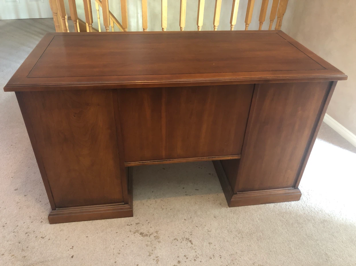 Wooden executive desk - photo 2