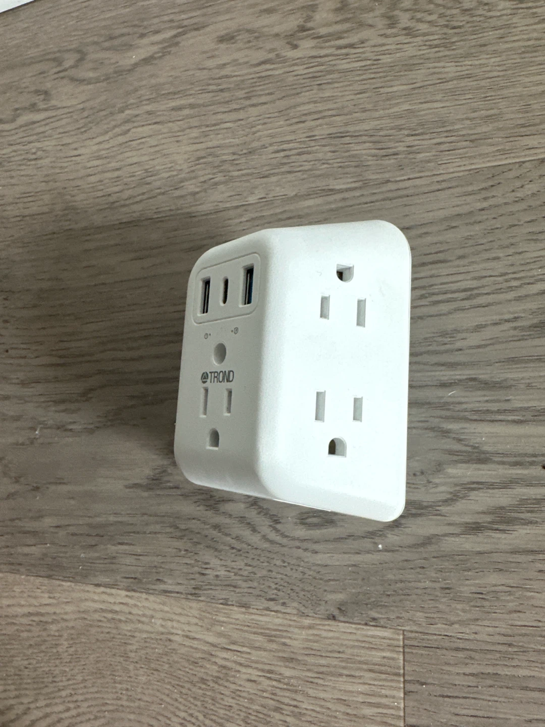 TROND Power Strip with USB C - photo 4