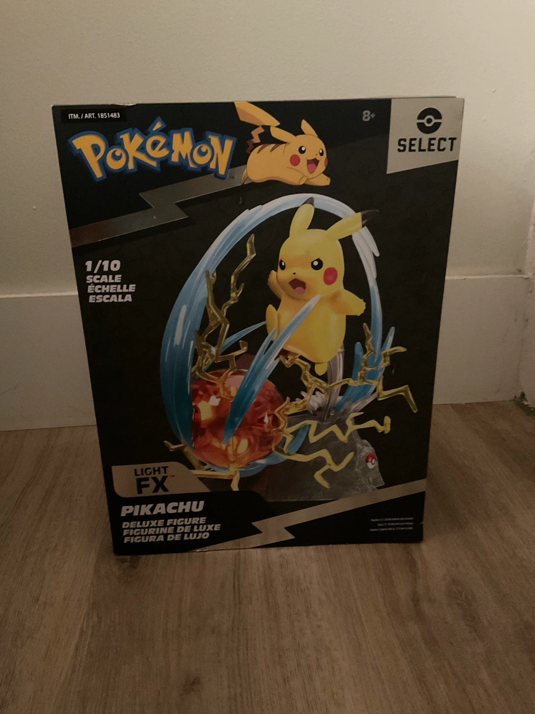 Pokemon Select Light FX Pikachu Deluxe Figure