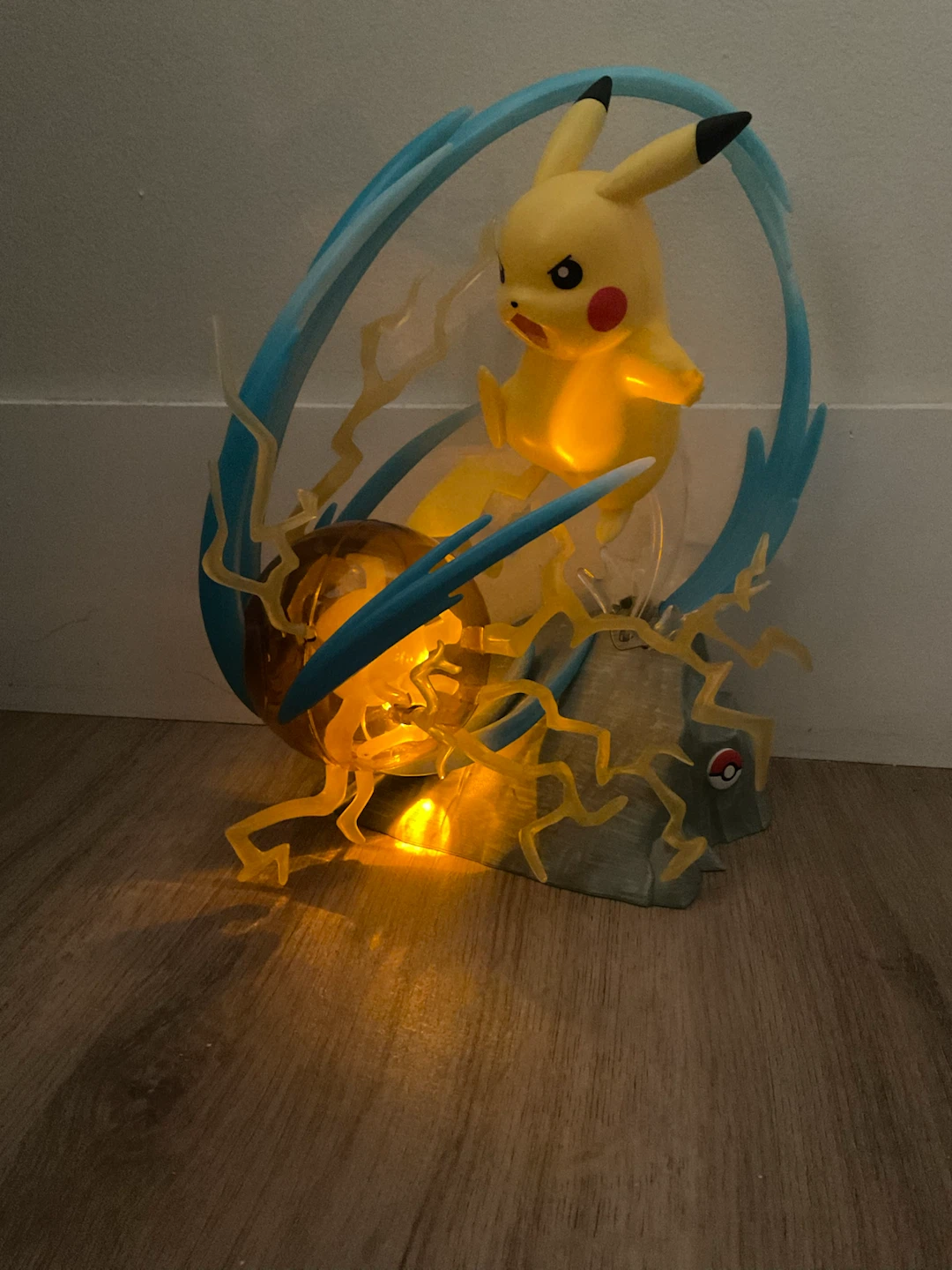 Pokemon Select Light FX Pikachu Deluxe Figure - photo 2