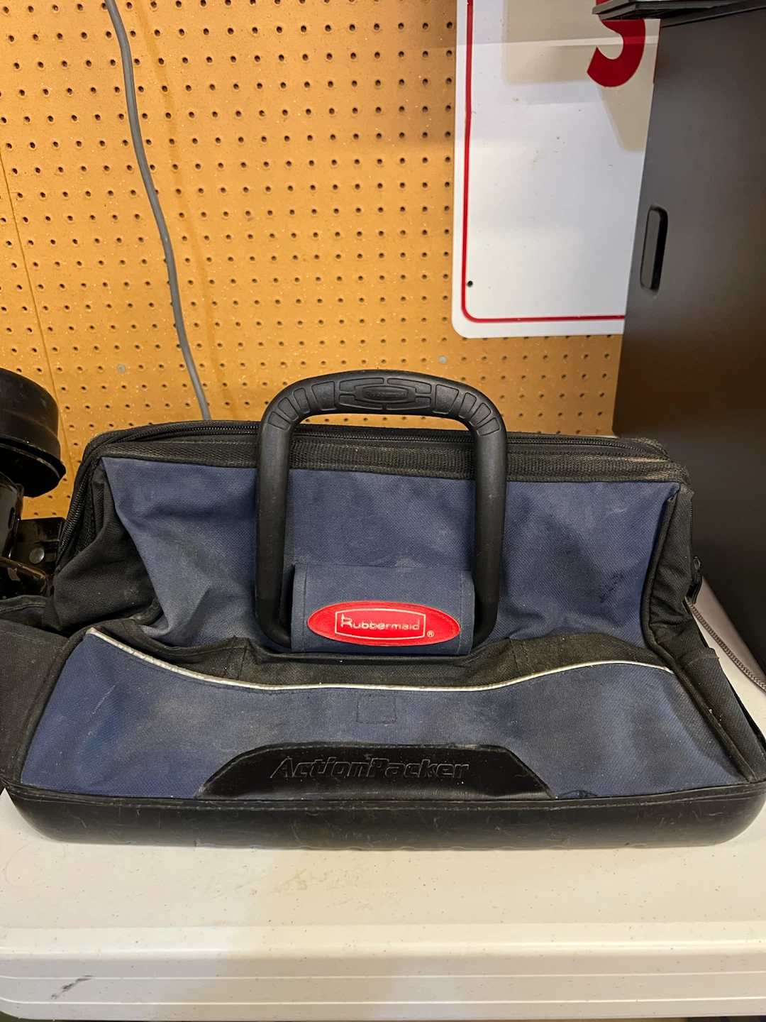 Rubbermaid Tool Bag