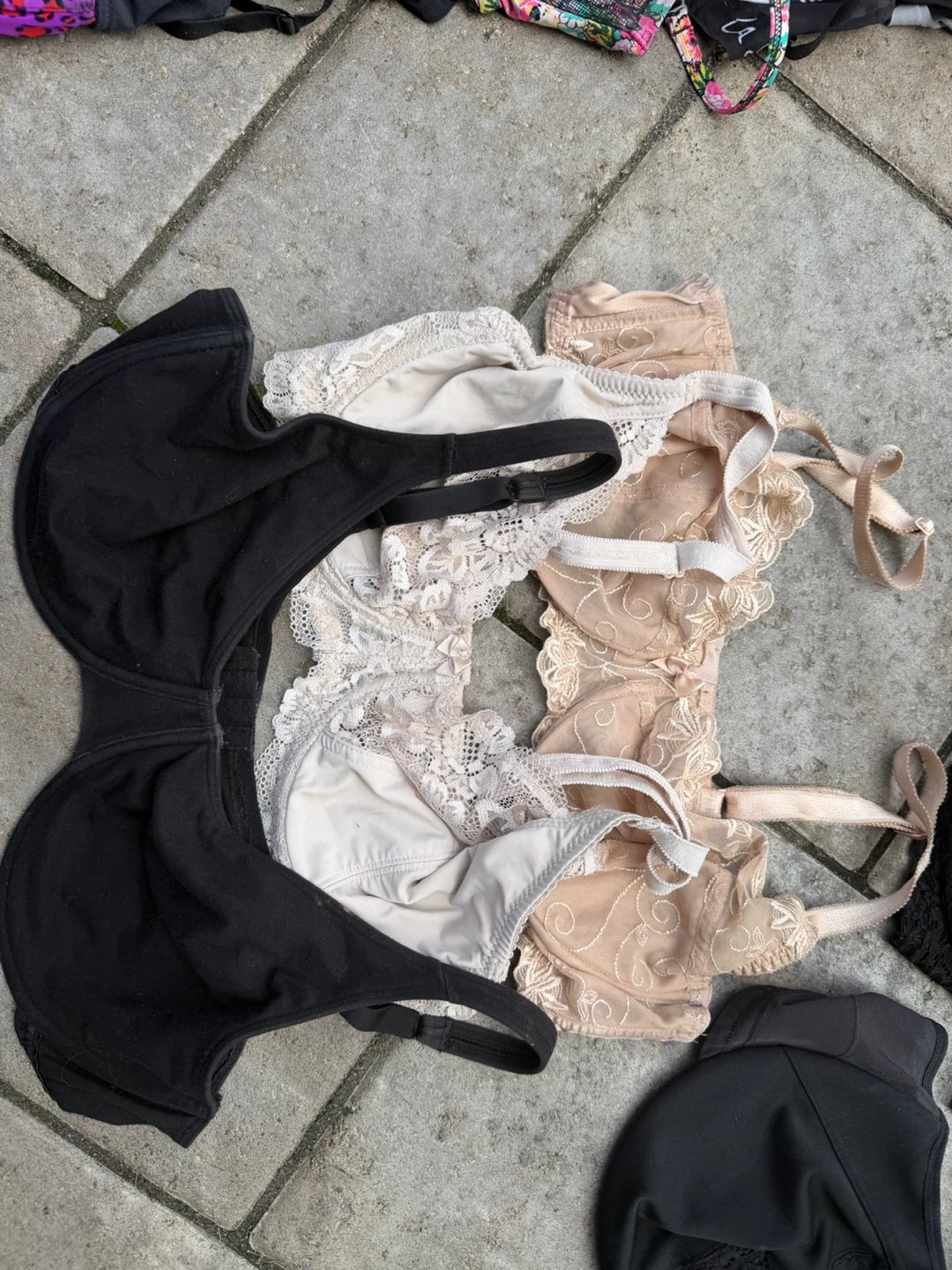 Assorted Women's Bras - photo 3