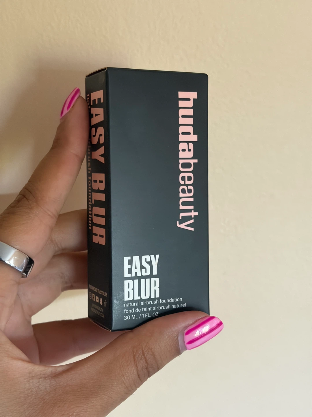 Huda Beauty Easy Blur Natural Airbrush Foundation 30ml