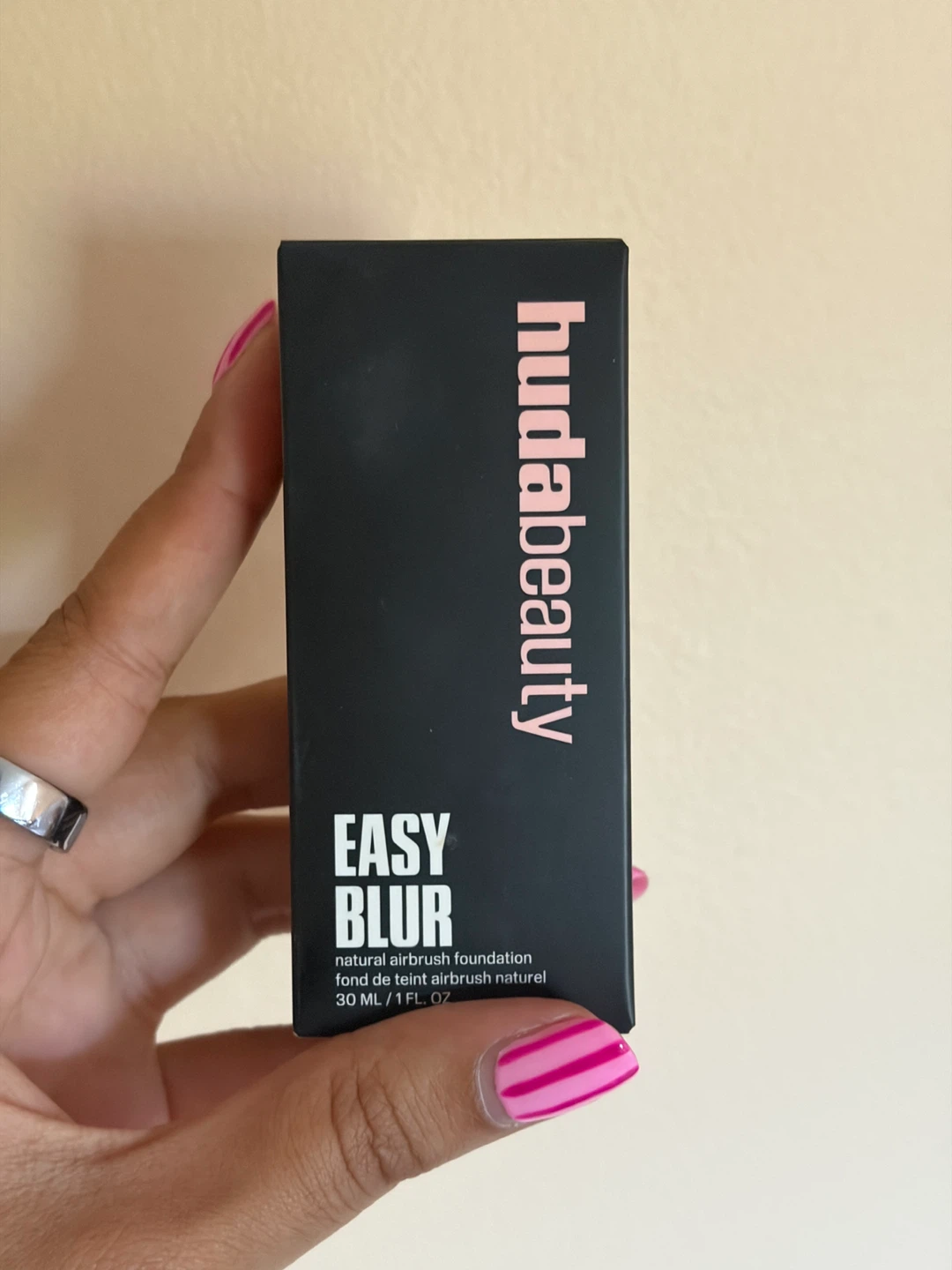 Huda Beauty Easy Blur Natural Airbrush Foundation 30ml - photo 2